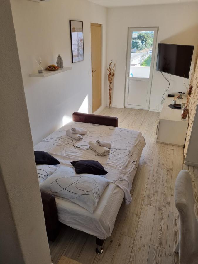 Bruno'S Poolside Apartments - Near Beach Trogir Zewnętrze zdjęcie