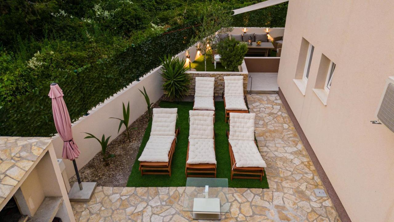 Bruno'S Poolside Apartments - Near Beach Trogir Zewnętrze zdjęcie