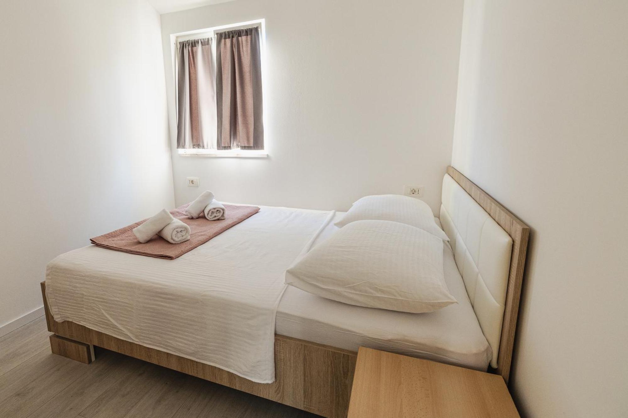 Bruno'S Poolside Apartments - Near Beach Trogir Zewnętrze zdjęcie