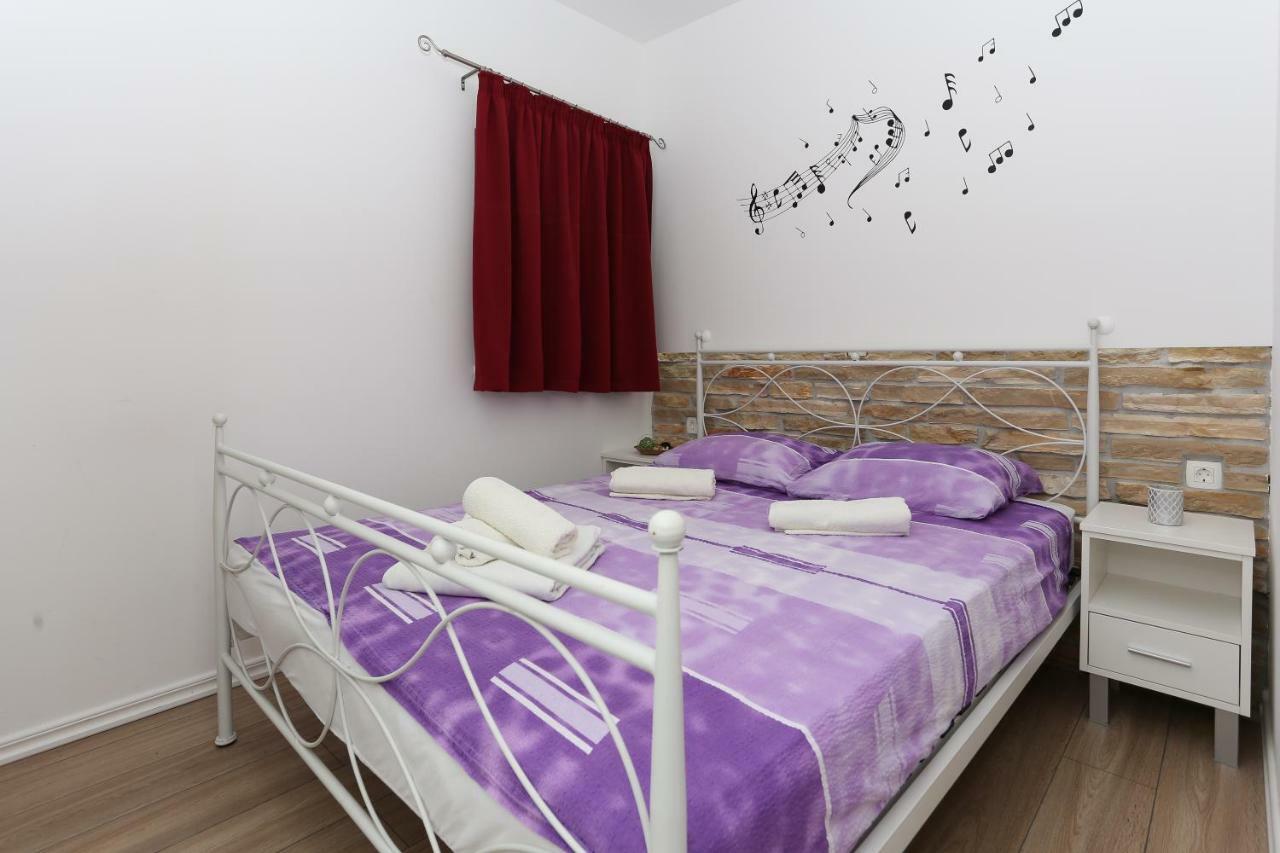 Bruno'S Poolside Apartments - Near Beach Trogir Zewnętrze zdjęcie