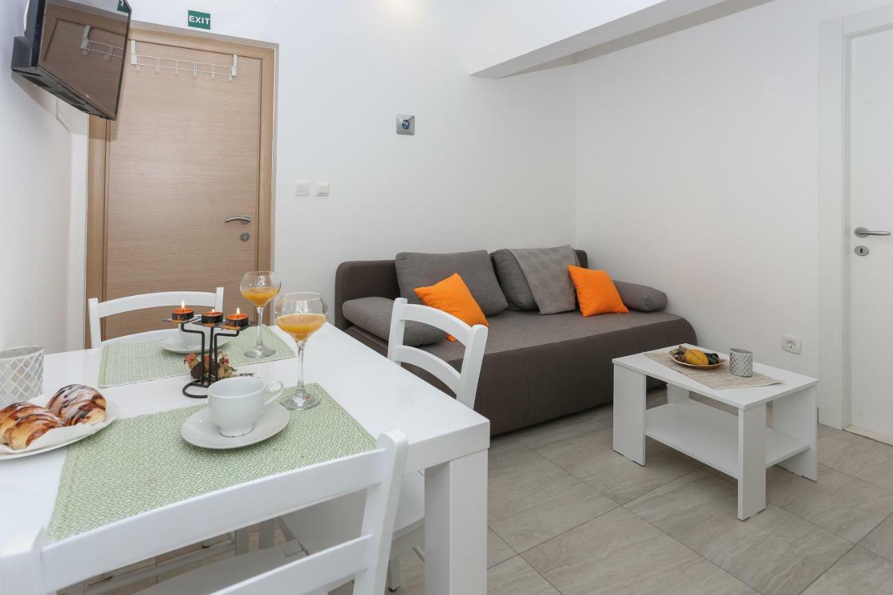 Bruno'S Poolside Apartments - Near Beach Trogir Zewnętrze zdjęcie